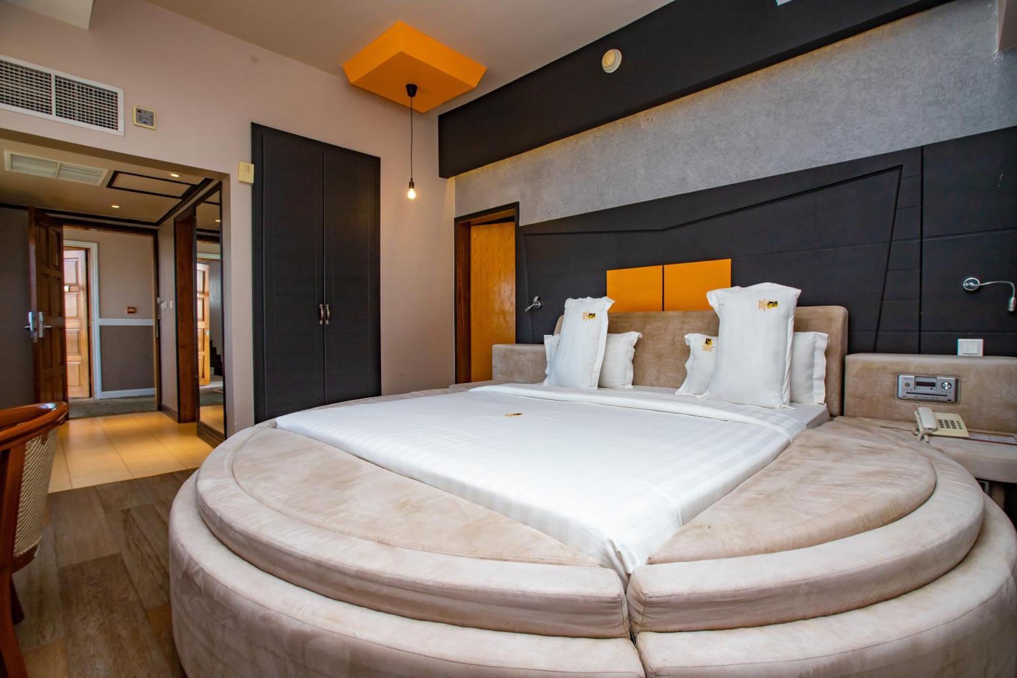 Gold Crest Hotel Мванза Екстериор снимка