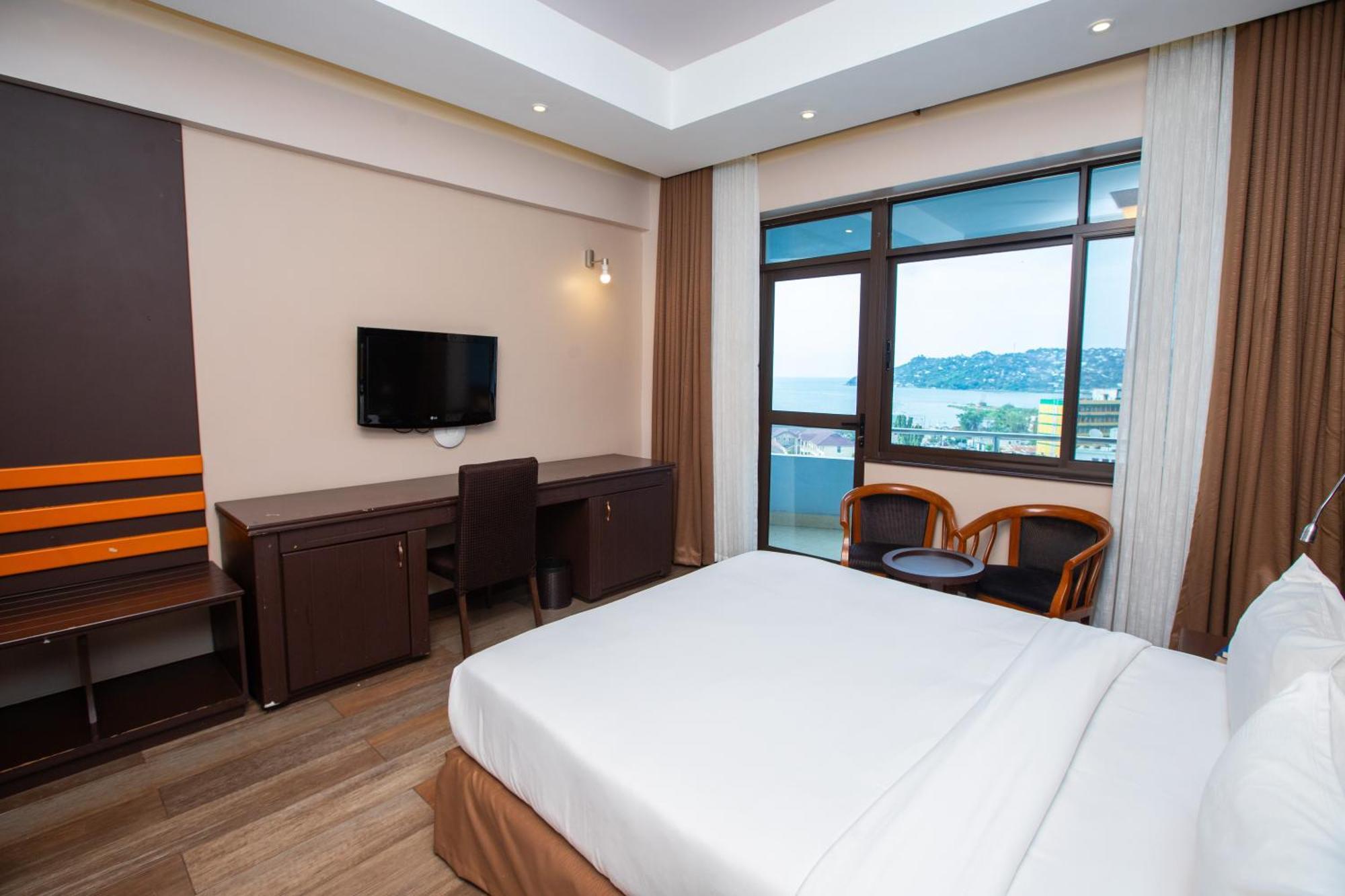 Gold Crest Hotel Мванза Екстериор снимка