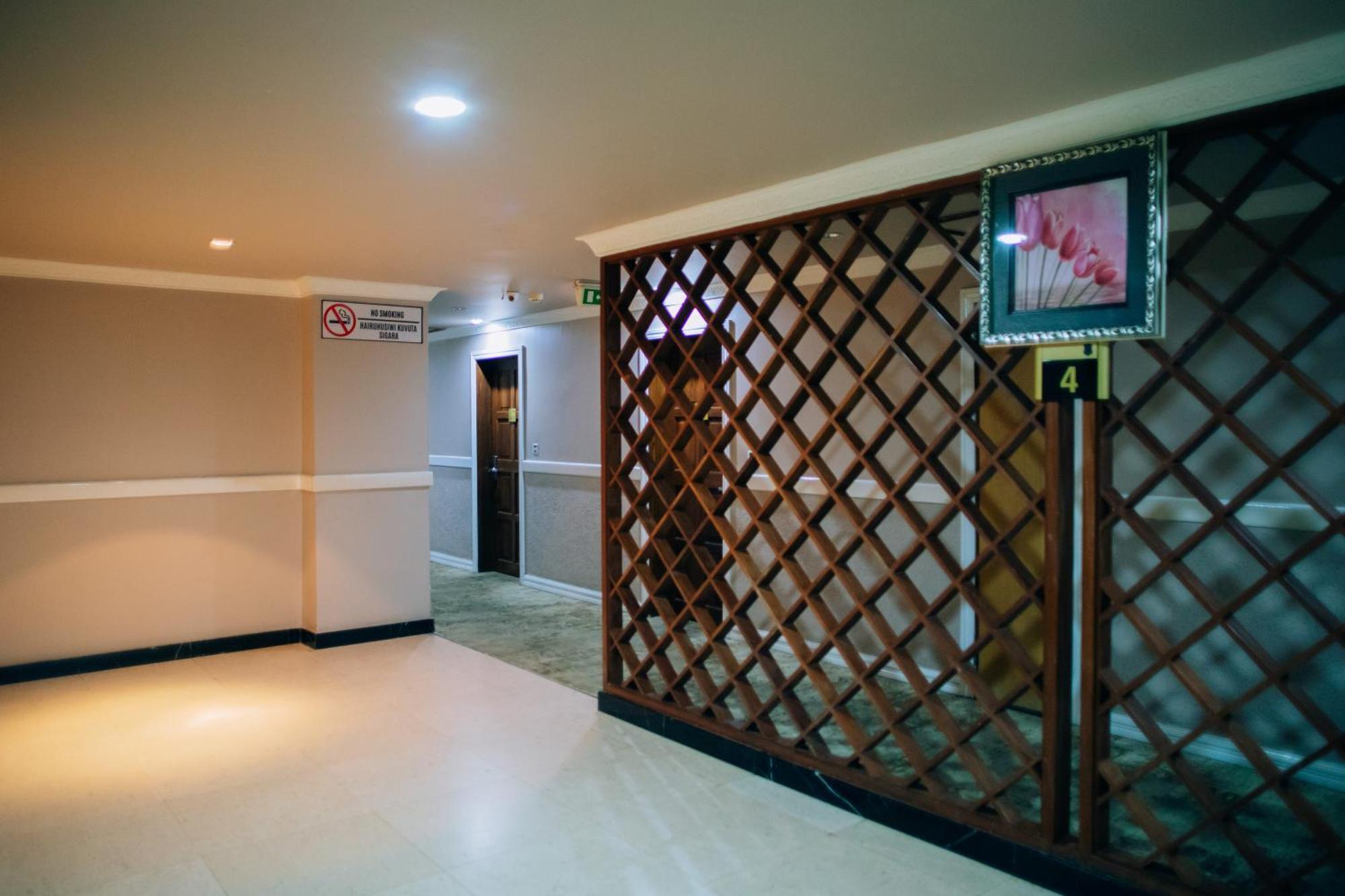 Gold Crest Hotel Мванза Екстериор снимка