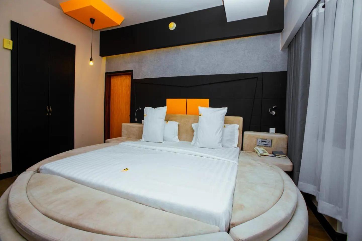 Gold Crest Hotel Мванза Екстериор снимка