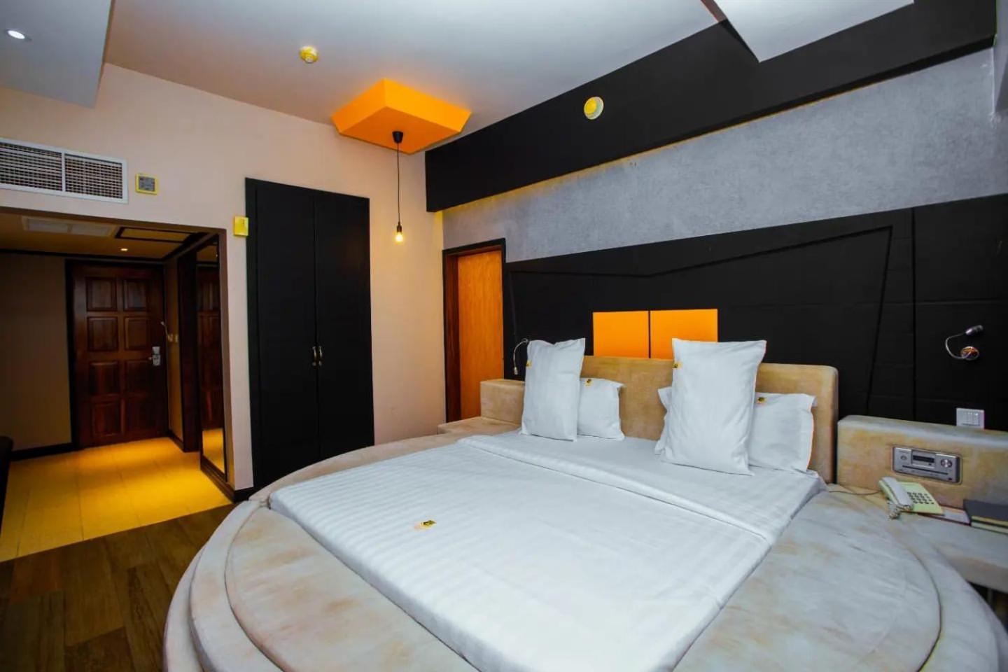 Gold Crest Hotel Мванза Екстериор снимка
