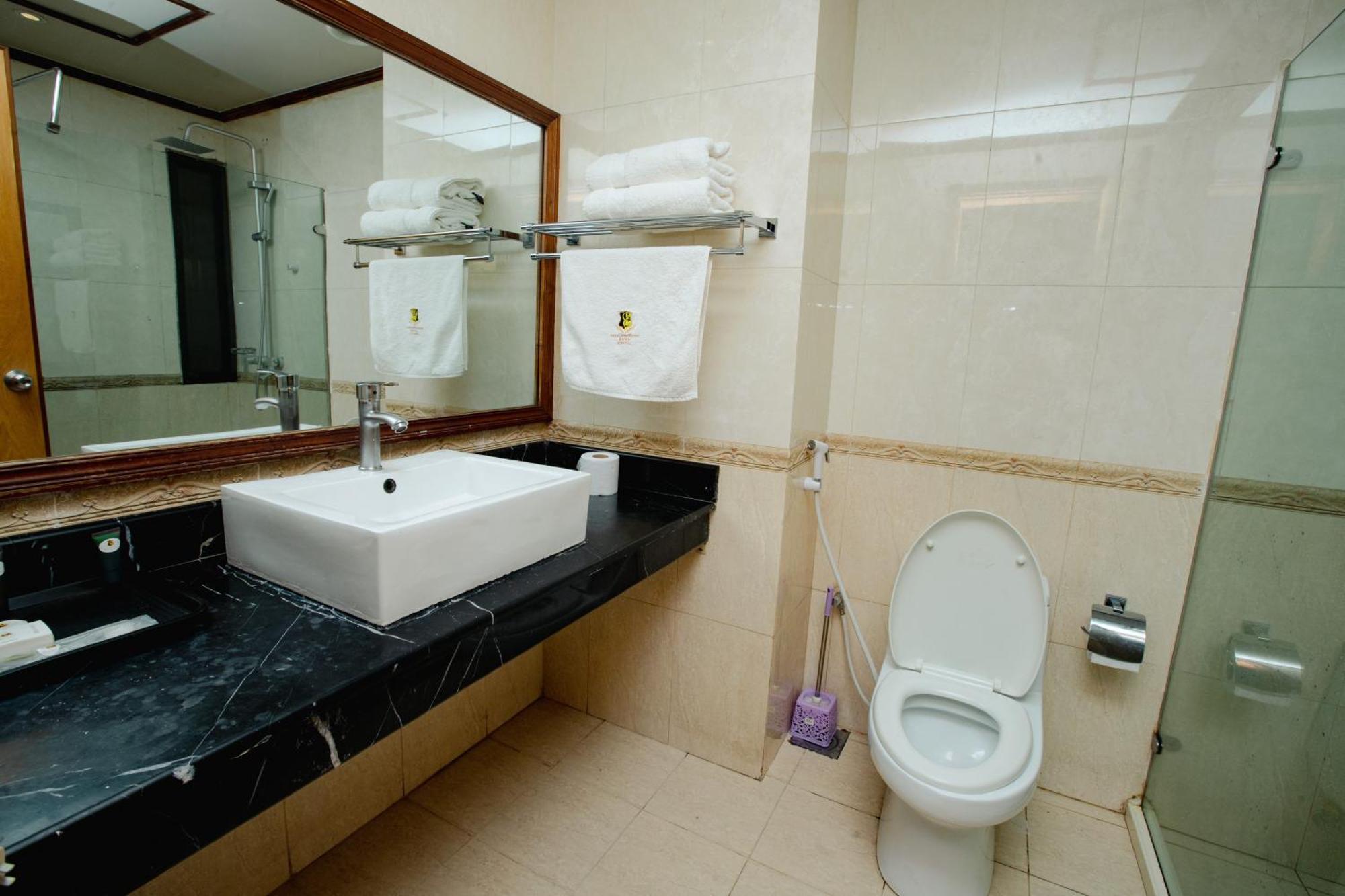 Gold Crest Hotel Мванза Екстериор снимка