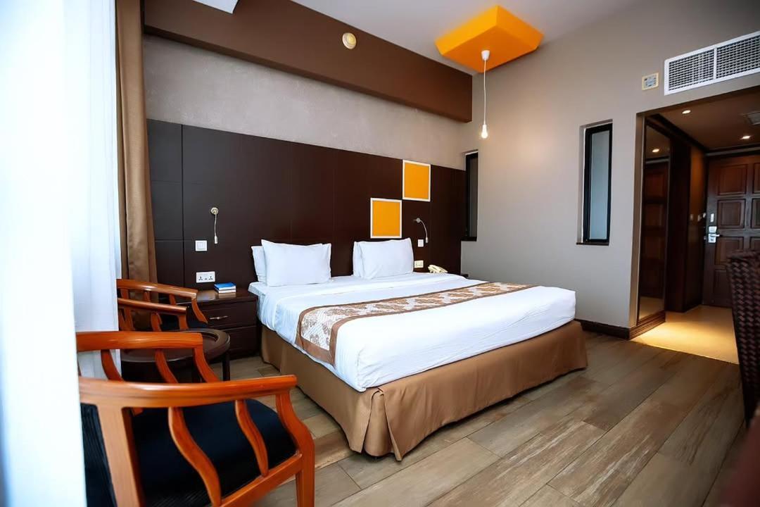 Gold Crest Hotel Мванза Екстериор снимка